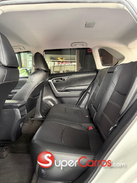 2020 Toyota RAV4 LE — foto 6 / 9