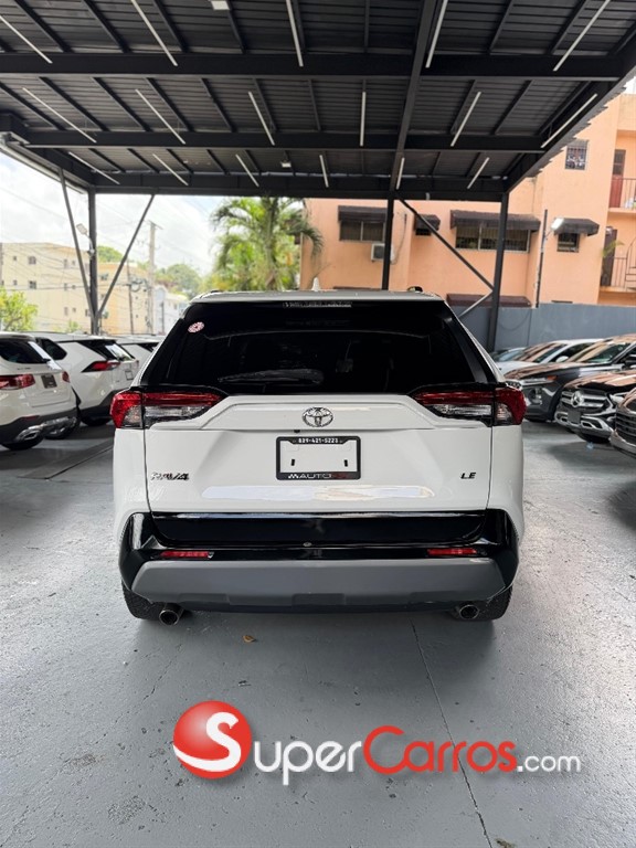 2020 Toyota RAV4 LE — foto 9 / 9