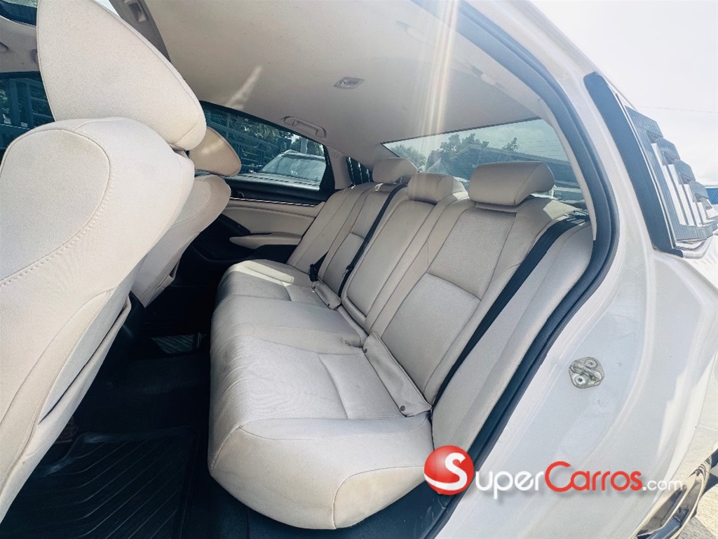 2018 Honda Accord EX — foto 7 / 12