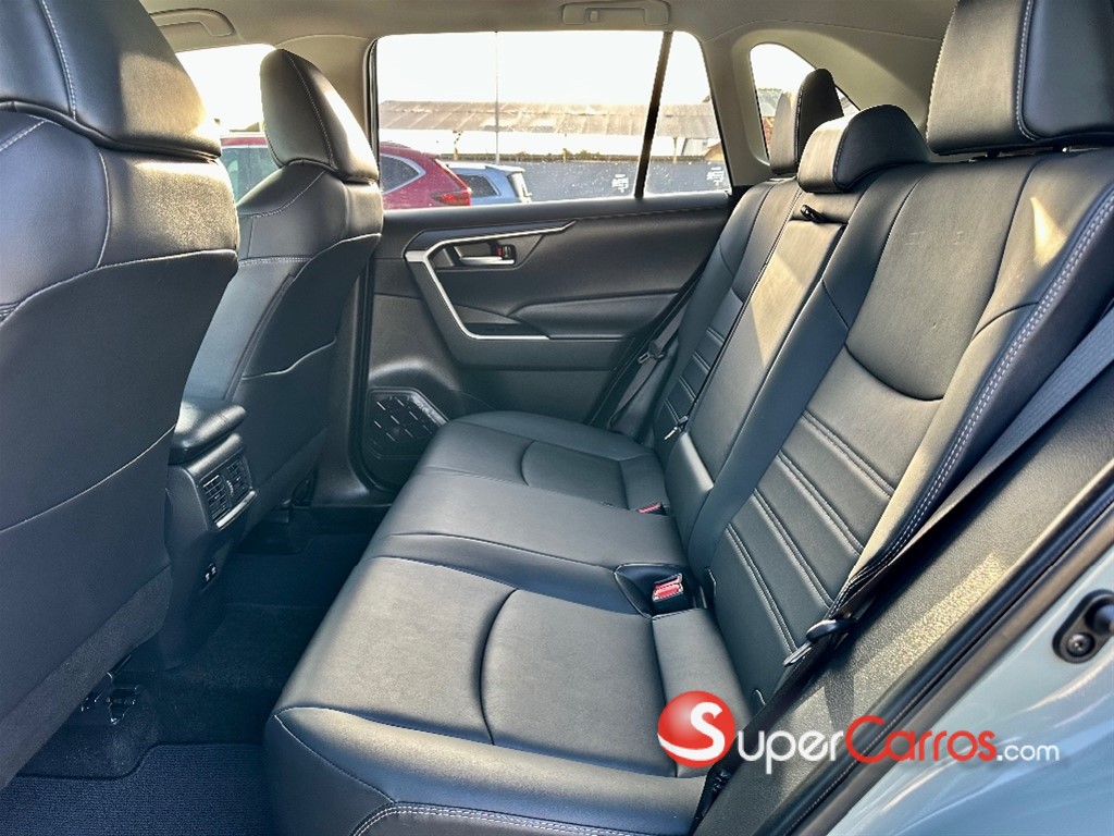 2020 Toyota RAV4 XLE Premium — foto 8 / 12
