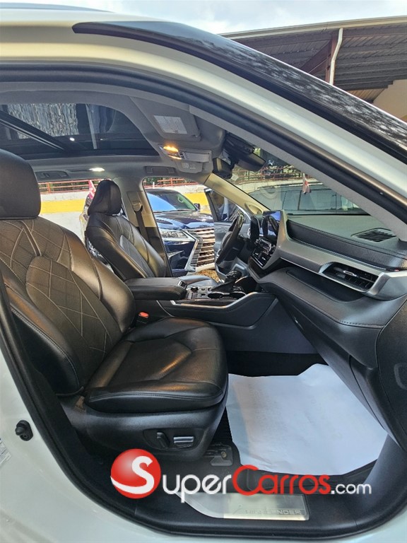 2022 Toyota Highlander Platinum — foto 4 / 10