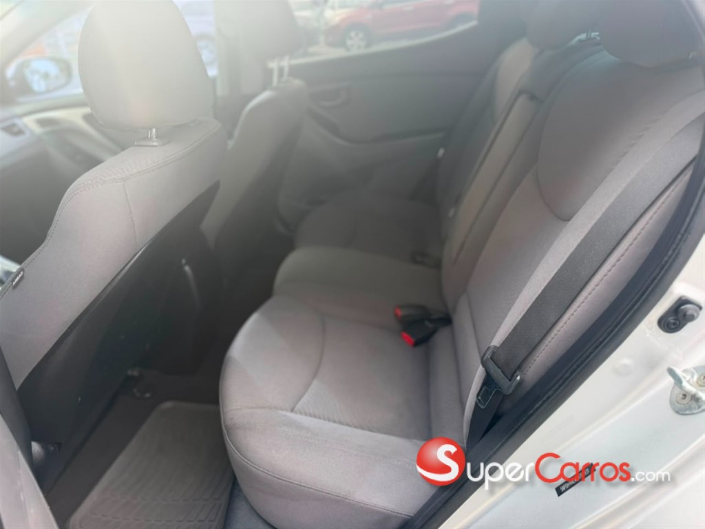 2016 Hyundai Elantra SE — foto 7 / 10
