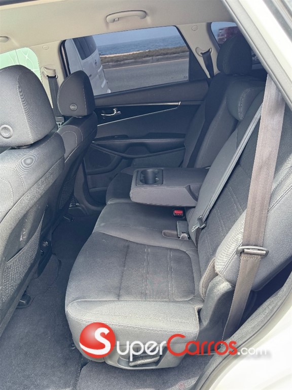 2020 Kia Sorento S — foto 10 / 12