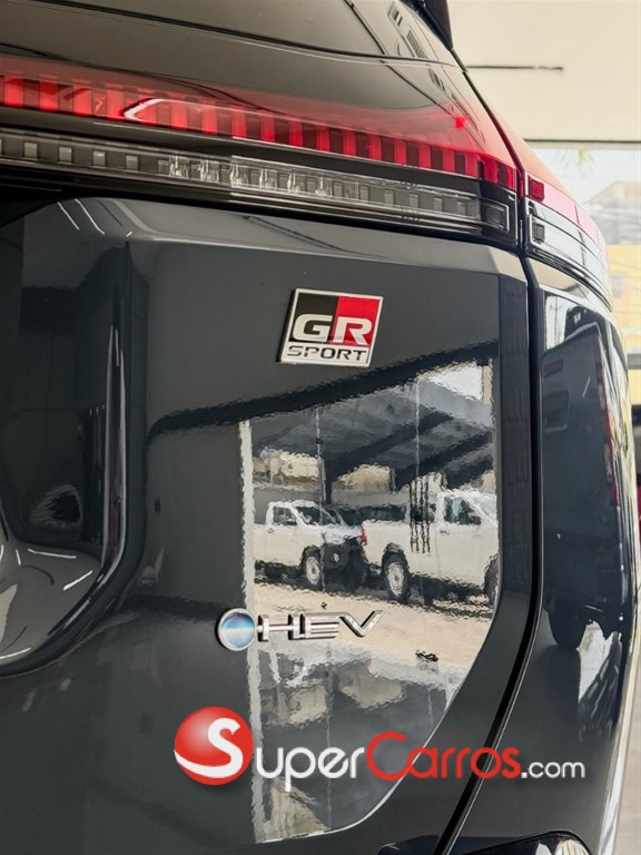 2027 Toyota RAV4 GR Sport — foto 10 / 10
