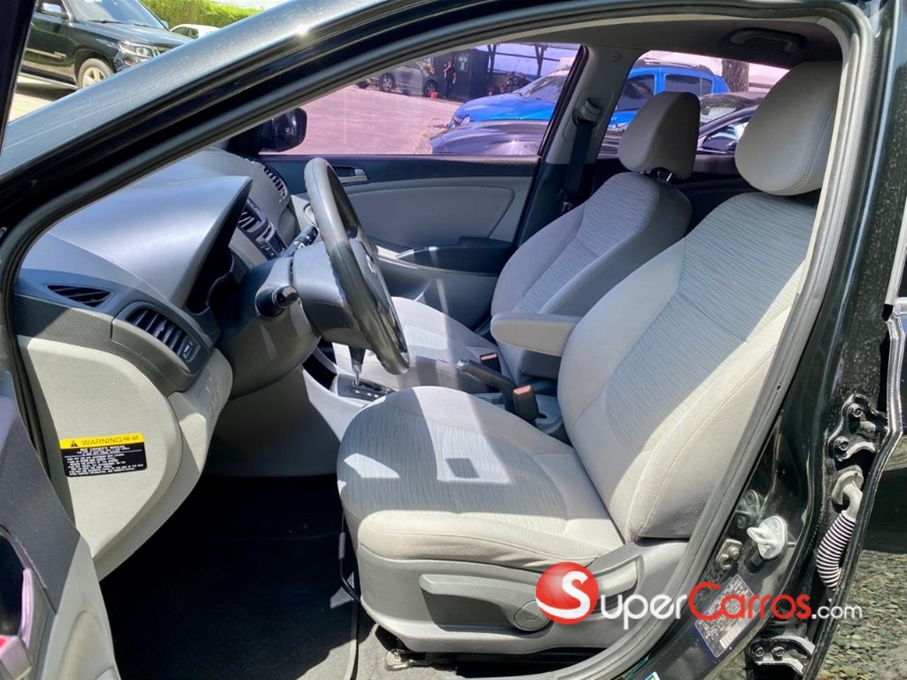 2016 Hyundai Accent SE — foto 2 / 9