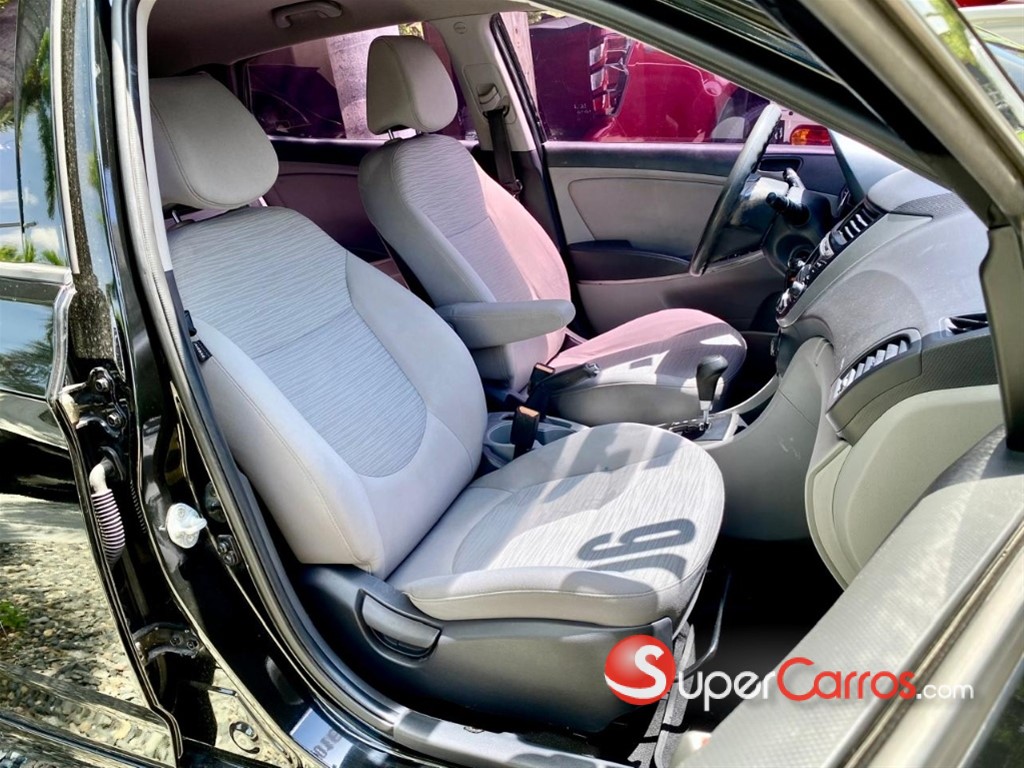 2016 Hyundai Accent SE — foto 4 / 9