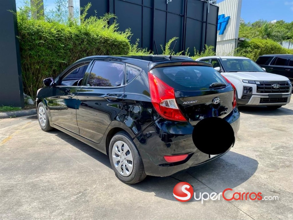 2016 Hyundai Accent SE — foto 8 / 9