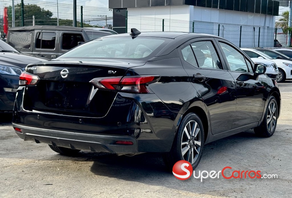 2021 Nissan Versa SV — foto 4 / 10