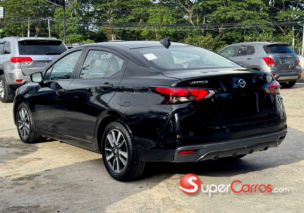 2021 Nissan Versa SV — foto 5 / 10