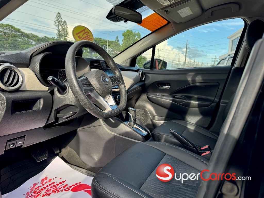 2021 Nissan Versa SV — foto 8 / 10