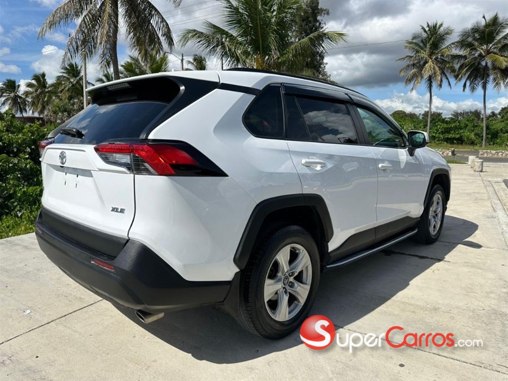 2020 Toyota RAV4 XLE — foto 2 / 12