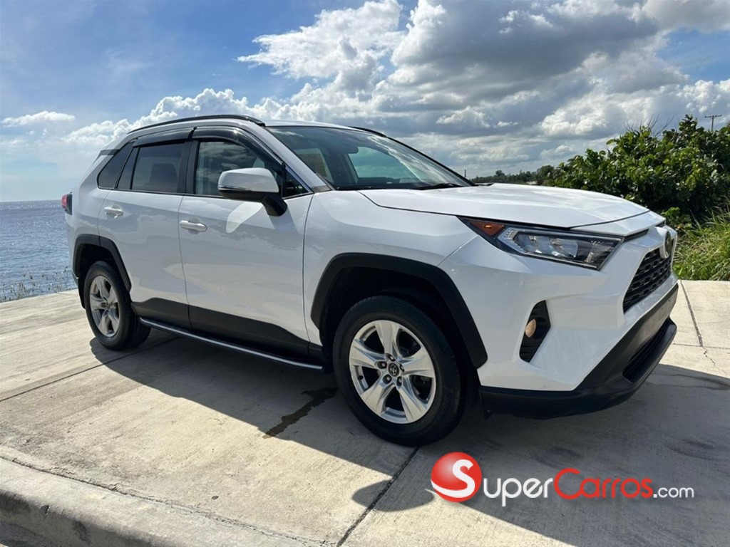 2020 Toyota RAV4 XLE — foto 3 / 12