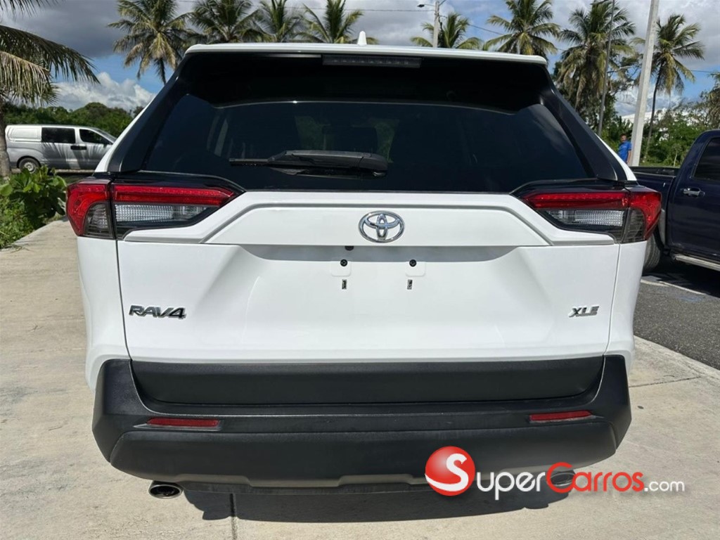 2020 Toyota RAV4 XLE — foto 4 / 12