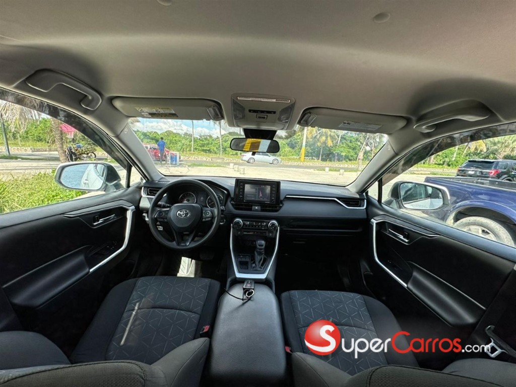 2020 Toyota RAV4 XLE — foto 7 / 12