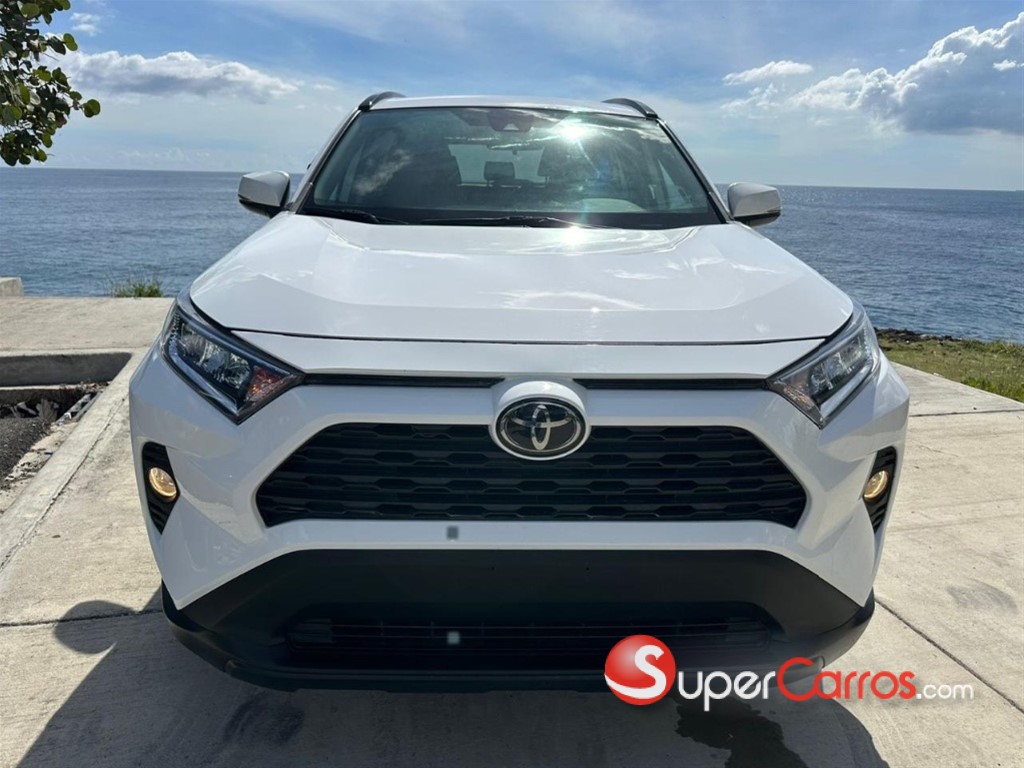 2020 Toyota RAV4 XLE — foto 8 / 12