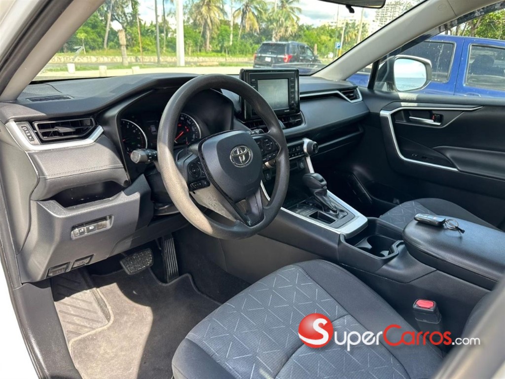 2020 Toyota RAV4 XLE — foto 10 / 12
