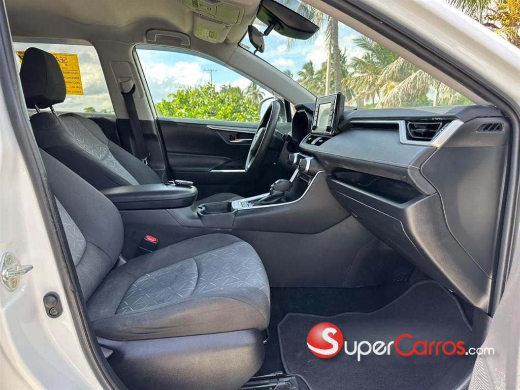 2020 Toyota RAV4 XLE — foto 11 / 12
