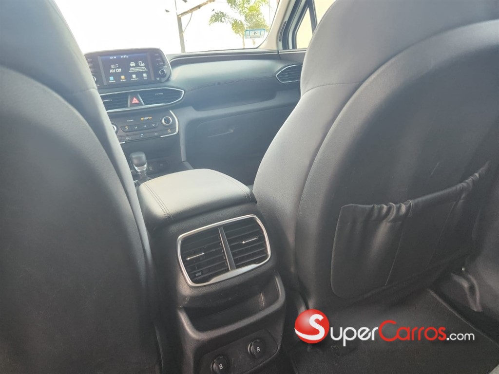 2020 Hyundai Santa Fe SE — foto 8 / 12