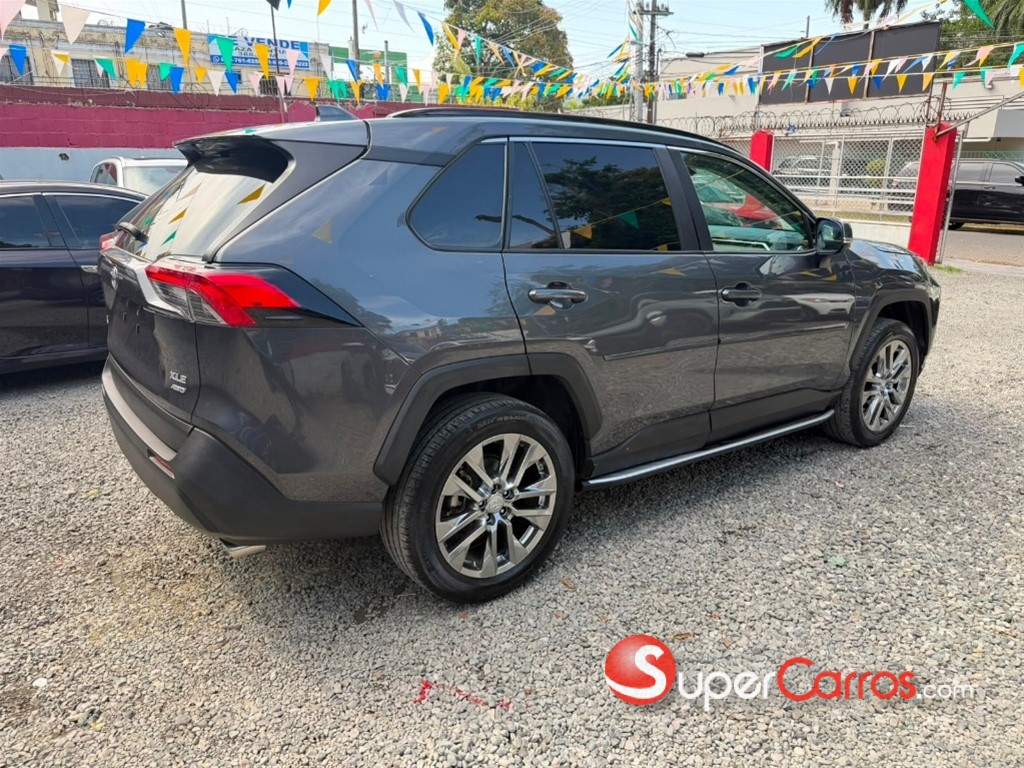 2025 Toyota RAV4 XLE Premium — foto 5 / 11