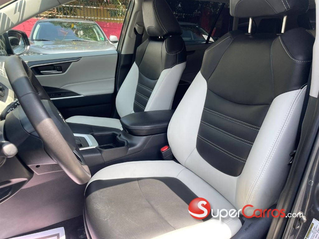 2025 Toyota RAV4 XLE Premium — foto 9 / 11