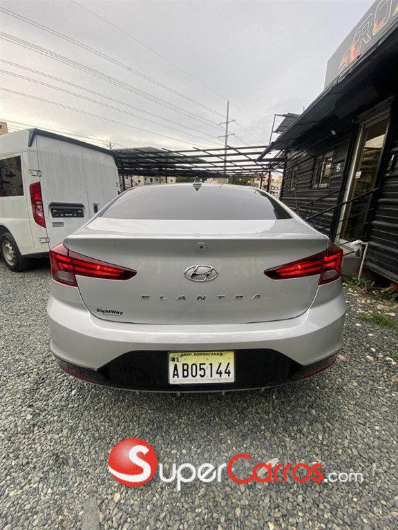 2020 Hyundai Elantra SEL — foto 6 / 10