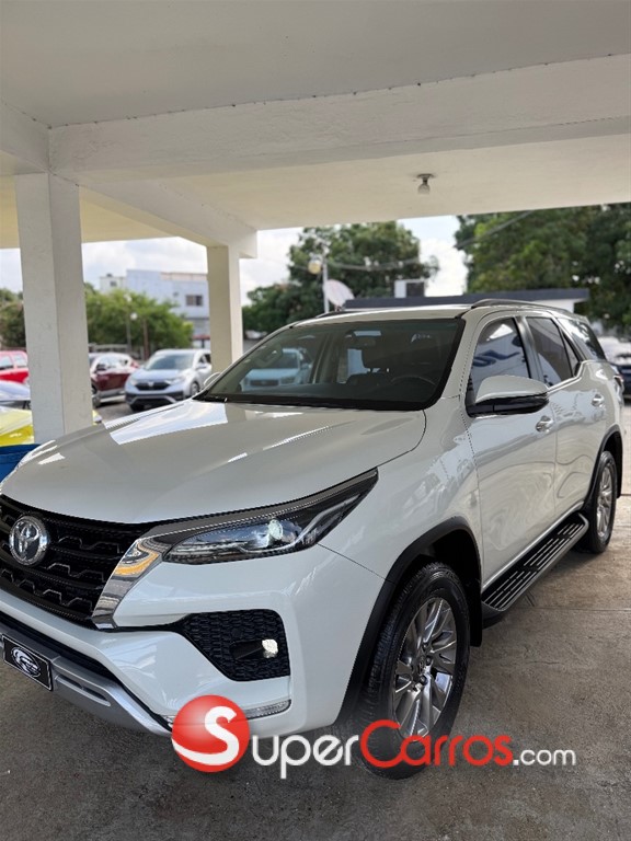 2021 Toyota Fortuner SRV — foto 3 / 11