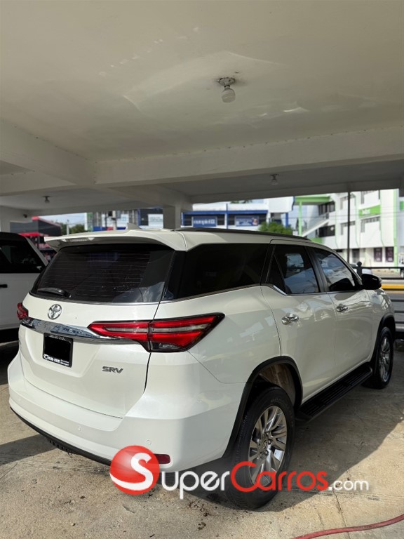 2021 Toyota Fortuner SRV — foto 4 / 11