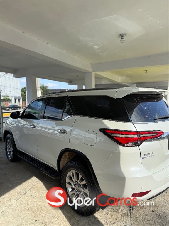 2021 Toyota Fortuner SRV — foto 6 / 11