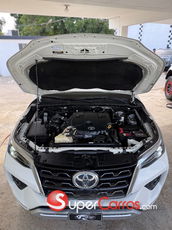2021 Toyota Fortuner SRV — foto 11 / 11