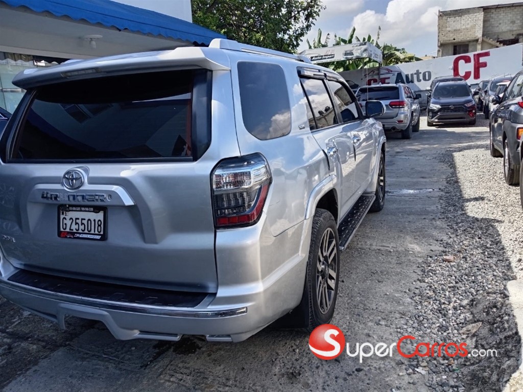 2011 Toyota 4 Runner SR5 — foto 4 / 12