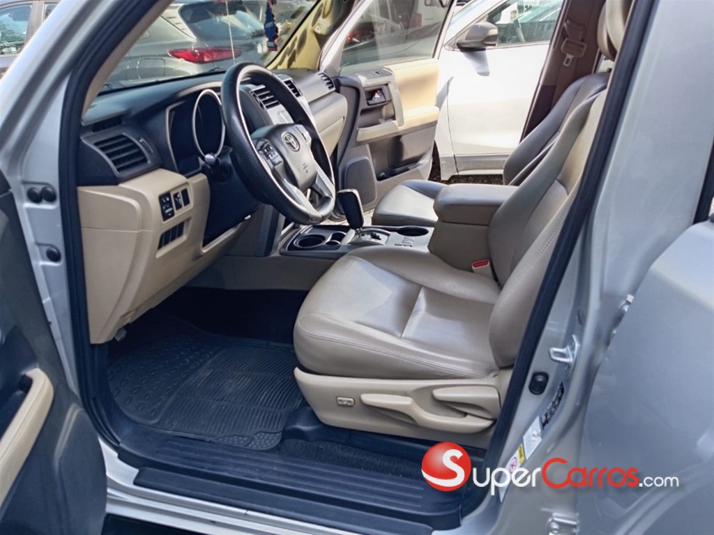 2011 Toyota 4 Runner SR5 — foto 5 / 12