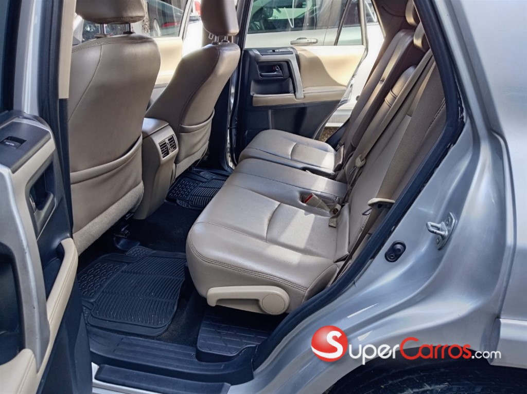 2011 Toyota 4 Runner SR5 — foto 7 / 12