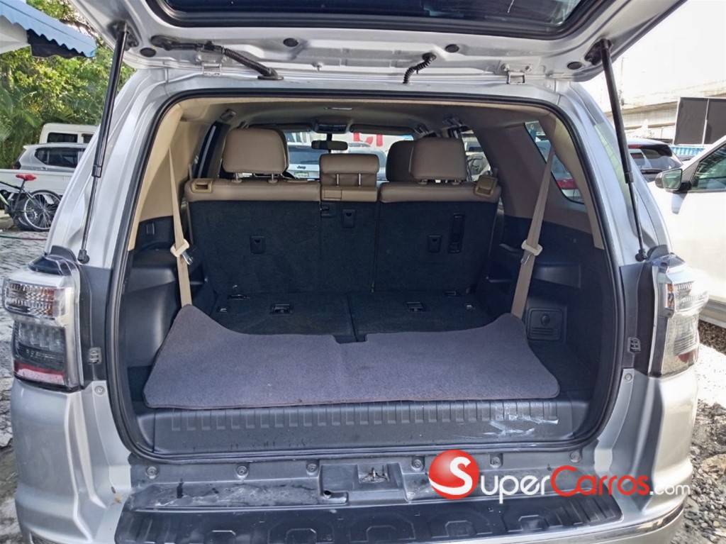 2011 Toyota 4 Runner SR5 — foto 9 / 12