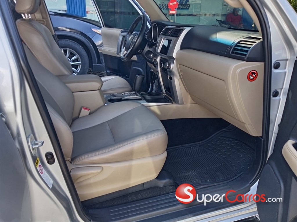 2011 Toyota 4 Runner SR5 — foto 11 / 12