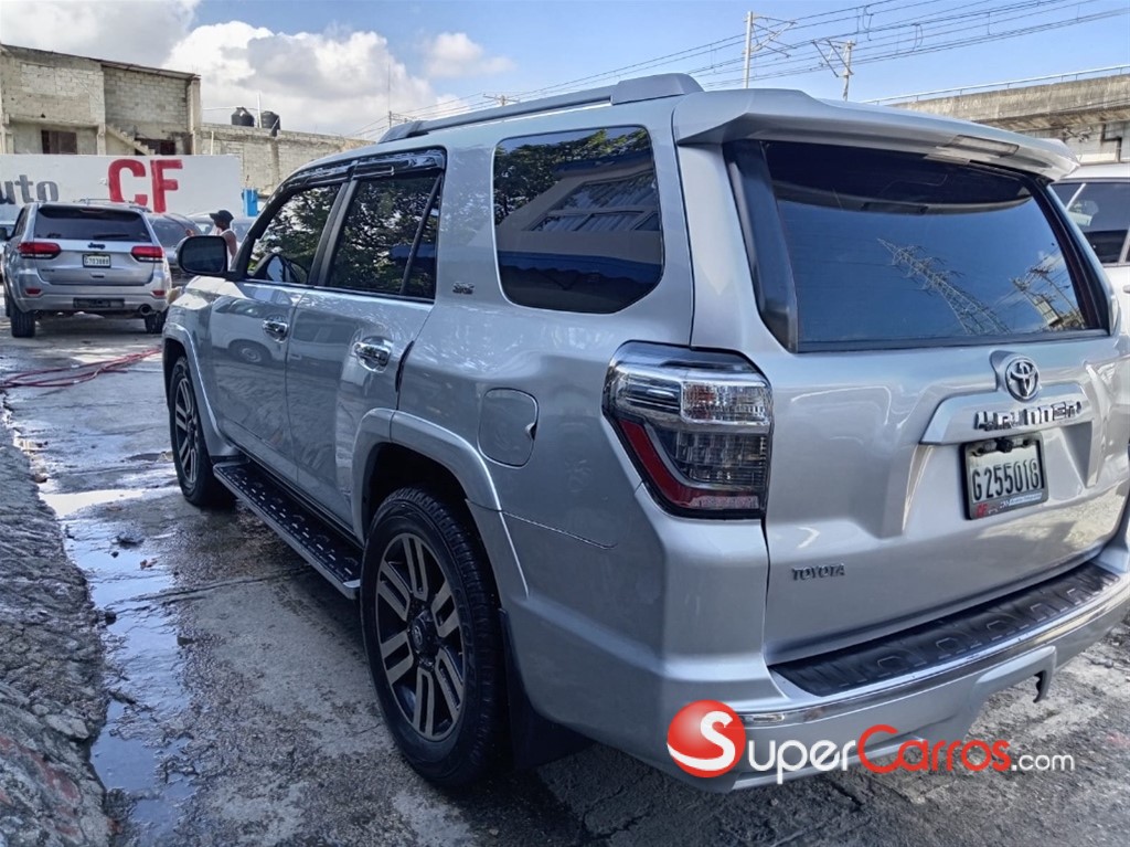 2011 Toyota 4 Runner SR5 — foto 12 / 12