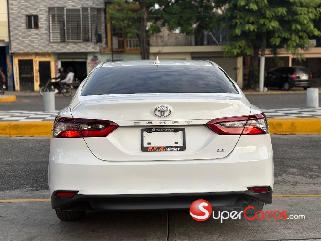 2022 Toyota Camry LE — foto 8 / 9