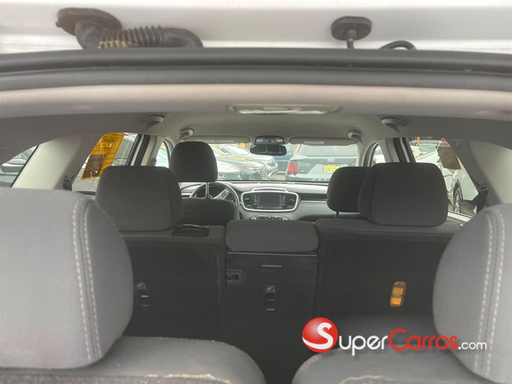 2020 Kia Sorento LX — foto 3 / 9