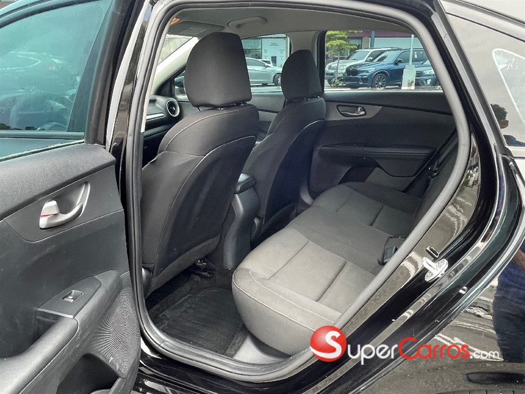 2021 Kia Forte LXS — foto 10 / 12