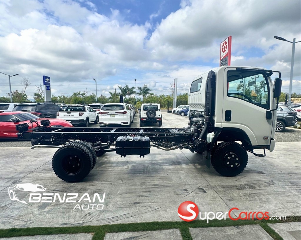 2027 Isuzu NPS 14 Pies — foto 4 / 8