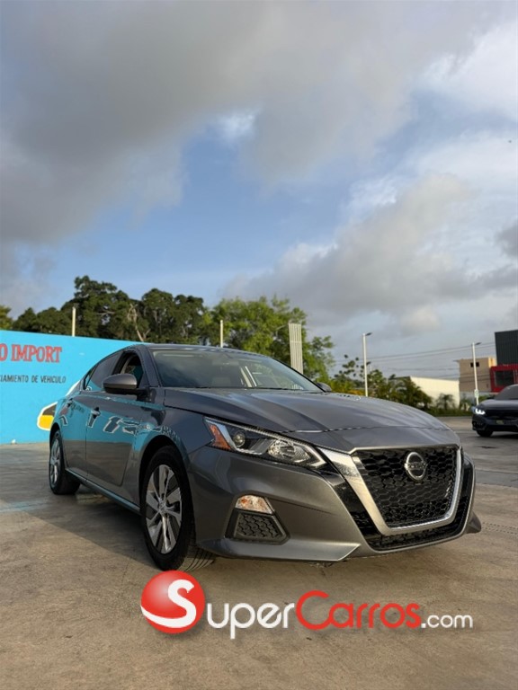 2020 Nissan Altima — foto 2 / 10