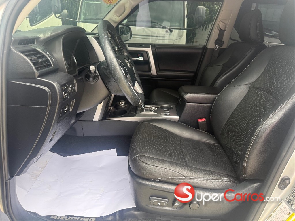 2019 Toyota 4 Runner Limited — foto 8 / 12
