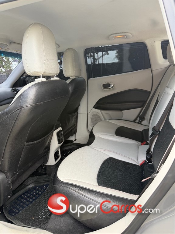 2020 Jeep Compass Limited — foto 9 / 12