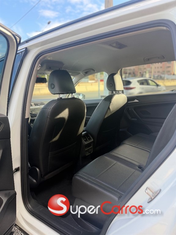 2021 Volkswagen Tiguan SE 4Motion — foto 5 / 11