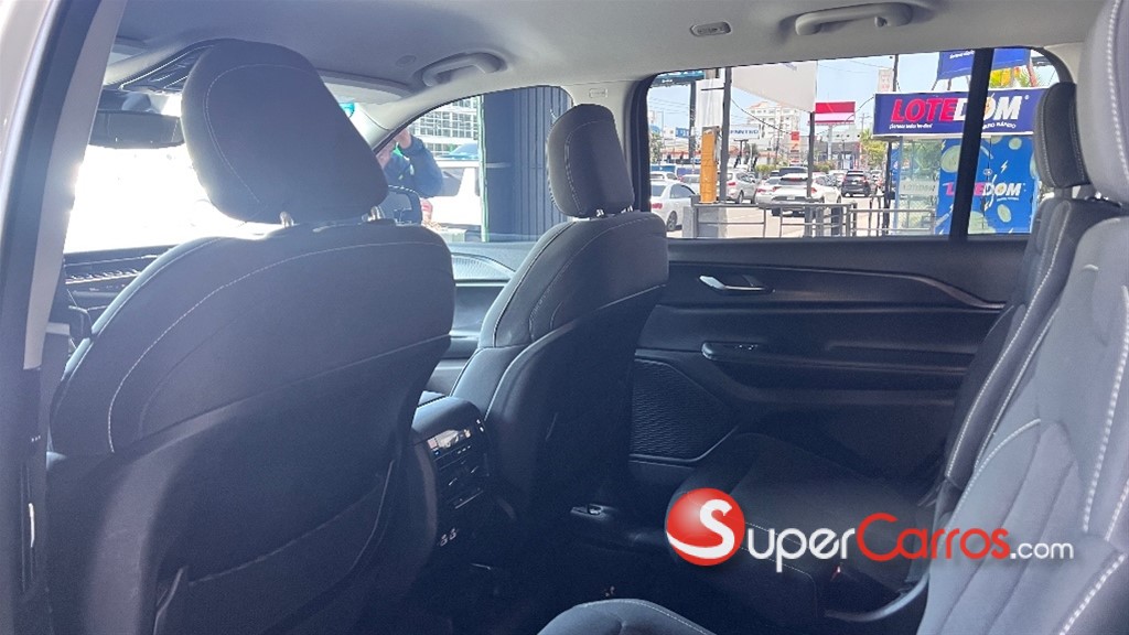 2023 Jeep Grand Cherokee Laredo — foto 10 / 12