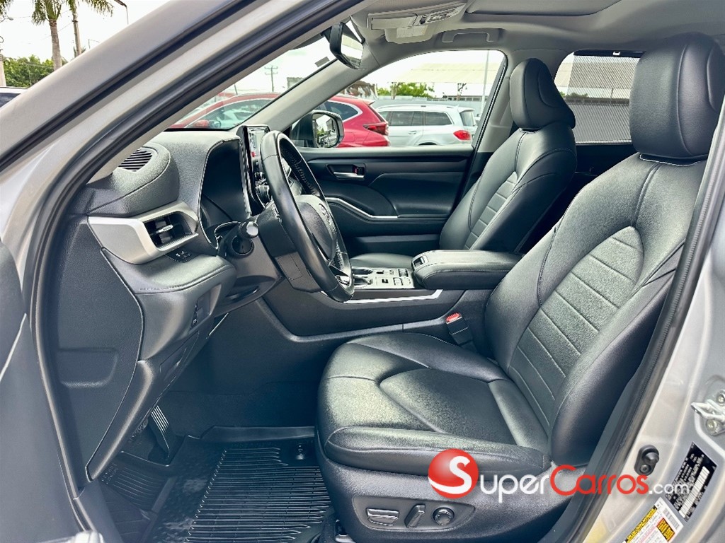 2021 Toyota Highlander XLE — foto 7 / 12
