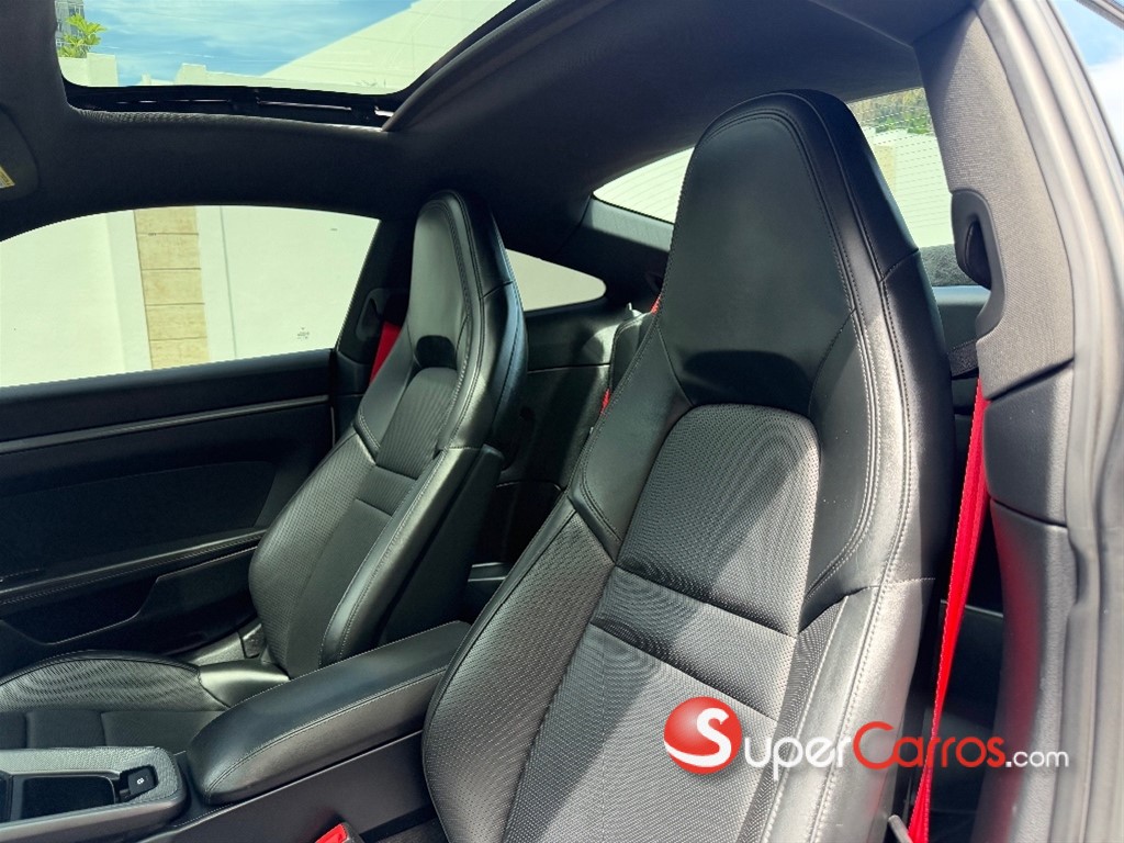 2020 Porsche 911 Carrera 4 S — foto 8 / 9