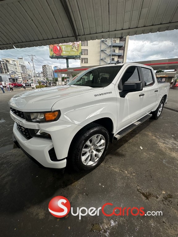 2022 Chevrolet Silverado Custom — foto 2 / 12