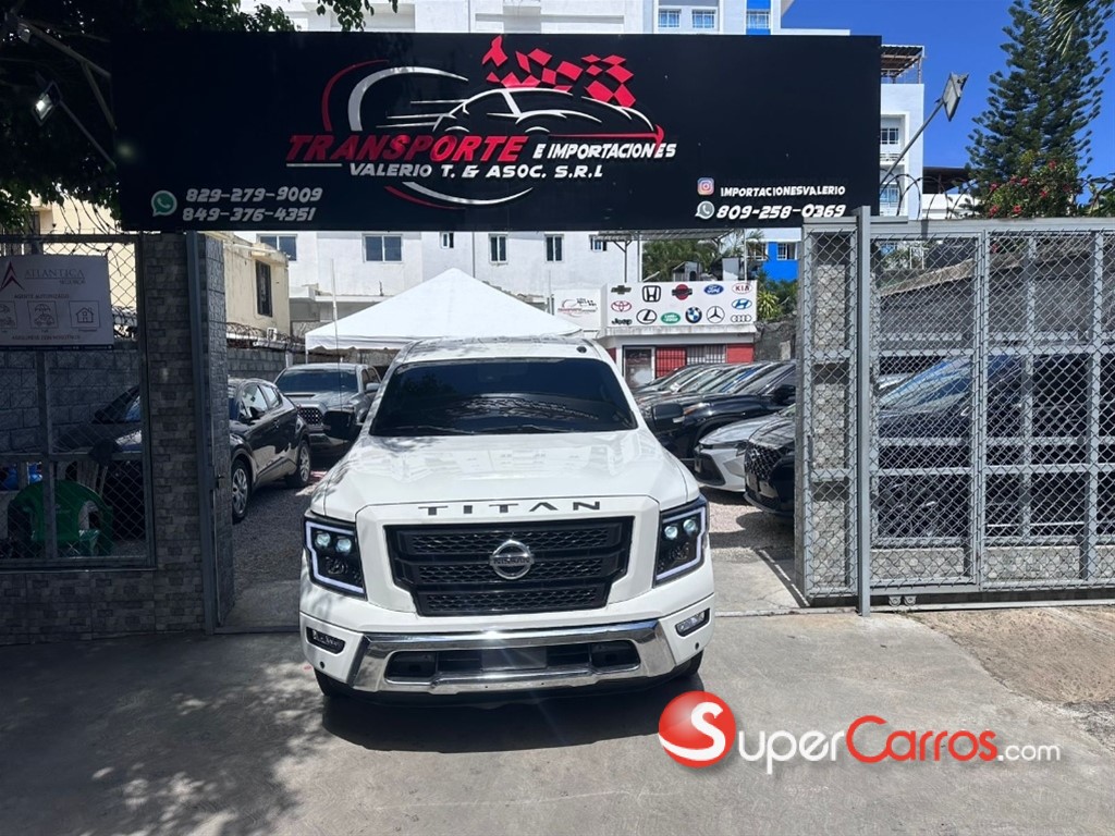2020 Nissan TITAN SE