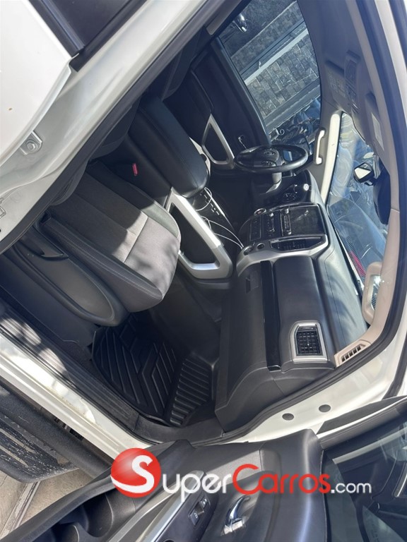 2020 Nissan TITAN SE — foto 8 / 11