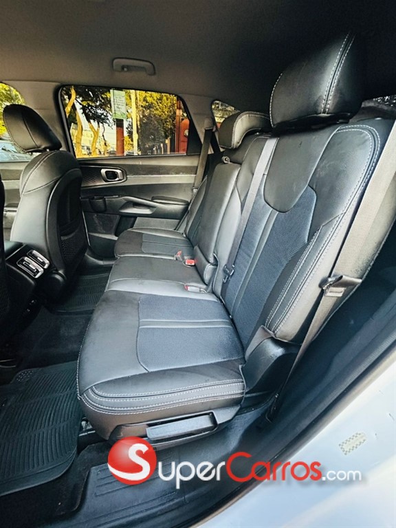 2021 Kia Sorento LX — foto 8 / 12